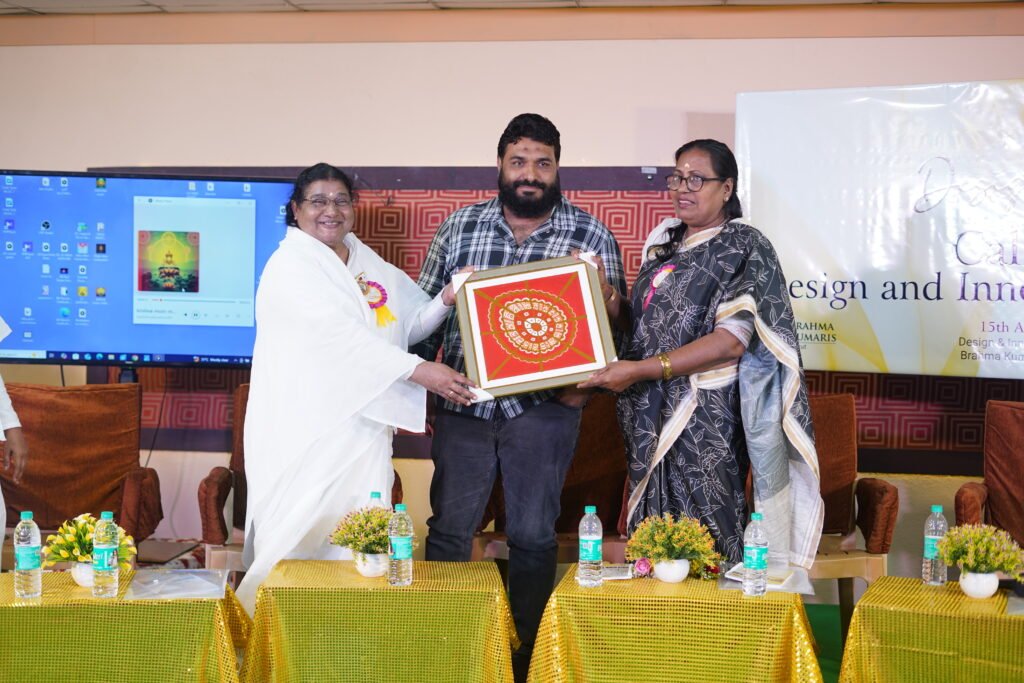 09 Jalaja Didiji felicitating the Guests